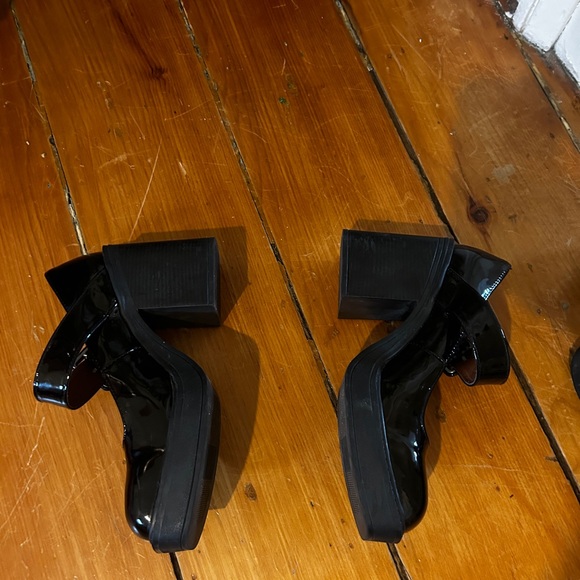 Black Patent Mary Jane Block Heel Pumps - Picture 3 of 4